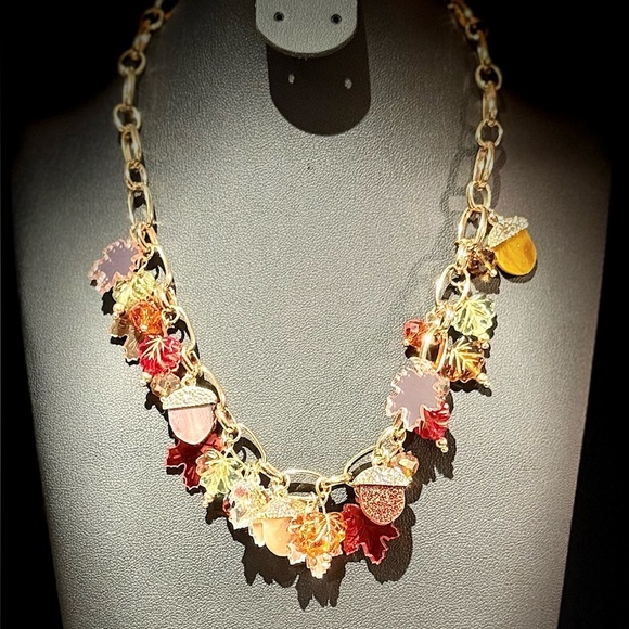 Jewelry - Elegant Gold and Multicolor Leaf Necklace